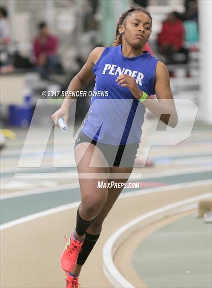 Thumbnail 2 in NC Runners Holiday Invitational photogallery.