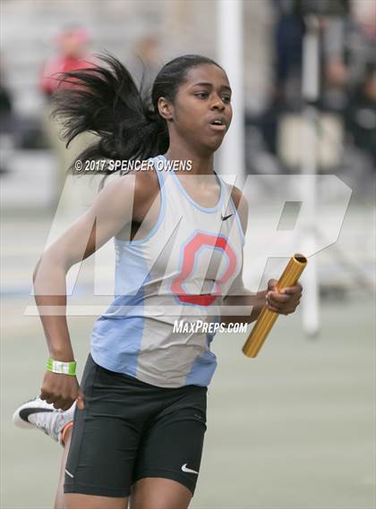 Thumbnail 1 in NC Runners Holiday Invitational photogallery.