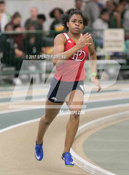 Thumbnail 1 in NC Runners Holiday Invitational photogallery.