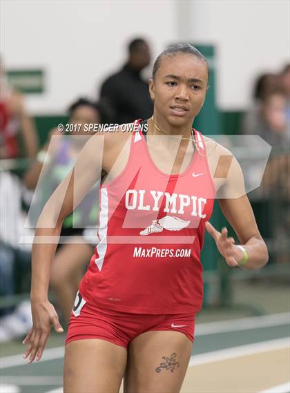 Thumbnail 2 in NC Runners Holiday Invitational photogallery.