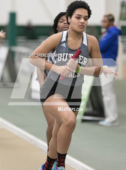 Thumbnail 1 in NC Runners Holiday Invitational photogallery.