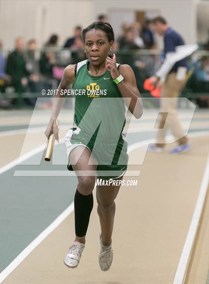 Thumbnail 1 in NC Runners Holiday Invitational photogallery.