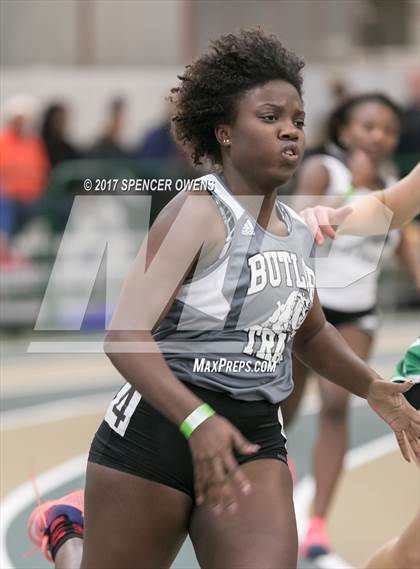 Thumbnail 3 in NC Runners Holiday Invitational photogallery.
