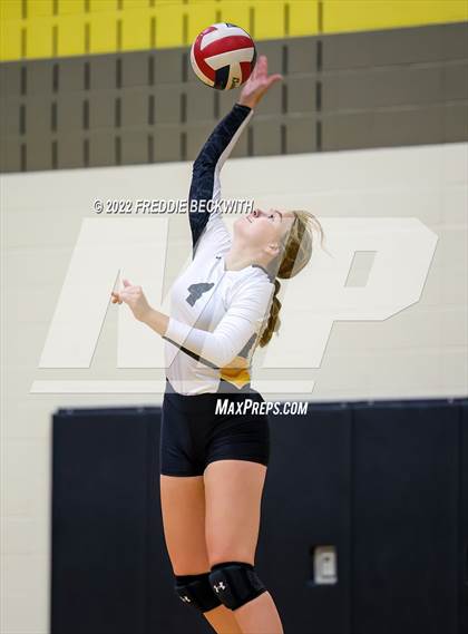 Thumbnail 3 in Pottsboro vs. Denison  (Denison Invitational Showcase) photogallery.