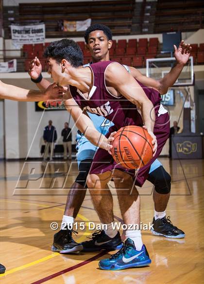Thumbnail 3 in New Way Christian Academy vs. Sunrise Christian Academy (Fantasy of Lights) photogallery.