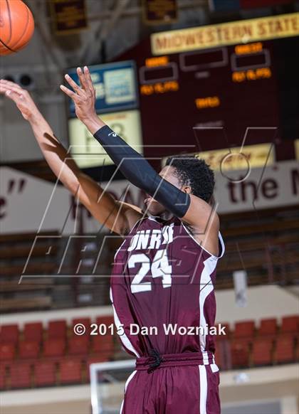 Thumbnail 1 in New Way Christian Academy vs. Sunrise Christian Academy (Fantasy of Lights) photogallery.