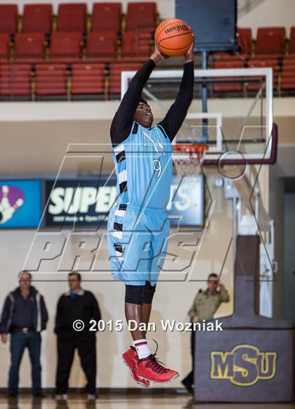 Thumbnail 1 in New Way Christian Academy vs. Sunrise Christian Academy (Fantasy of Lights) photogallery.