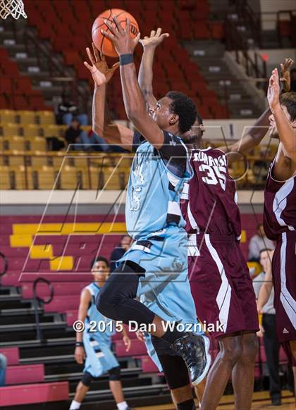 Thumbnail 2 in New Way Christian Academy vs. Sunrise Christian Academy (Fantasy of Lights) photogallery.