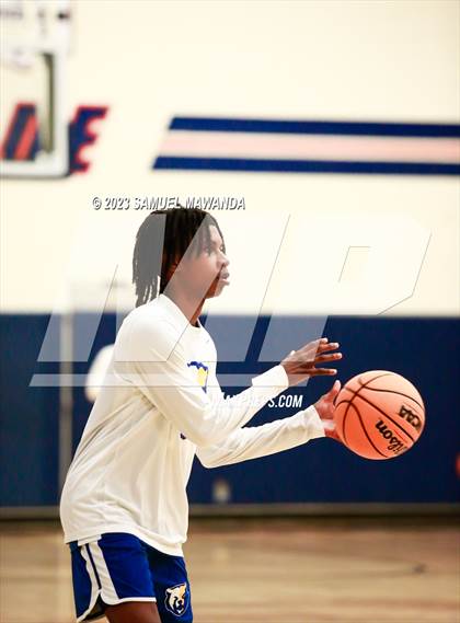 Thumbnail 1 in El Camino Real vs Knight (8th Annual West Valley Tip-Off Classic) photogallery.