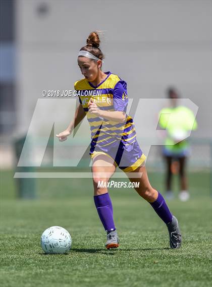 Thumbnail 2 in McAllen vs Lake Travis (Class 6A Region 4 Final) photogallery.