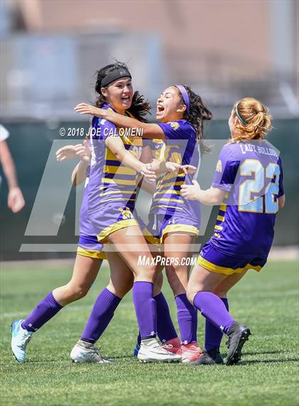 Thumbnail 3 in McAllen vs Lake Travis (Class 6A Region 4 Final) photogallery.