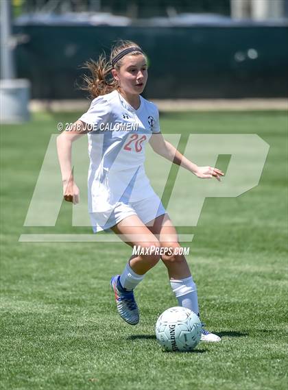 Thumbnail 3 in McAllen vs Lake Travis (Class 6A Region 4 Final) photogallery.
