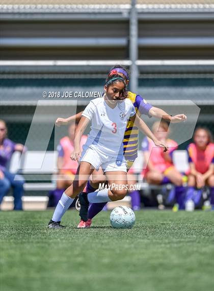 Thumbnail 2 in McAllen vs Lake Travis (Class 6A Region 4 Final) photogallery.