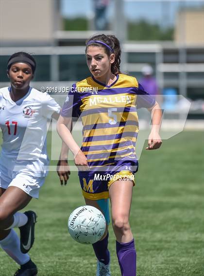 Thumbnail 3 in McAllen vs Lake Travis (Class 6A Region 4 Final) photogallery.