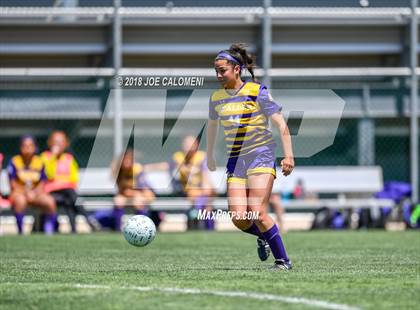 Thumbnail 3 in McAllen vs Lake Travis (Class 6A Region 4 Final) photogallery.