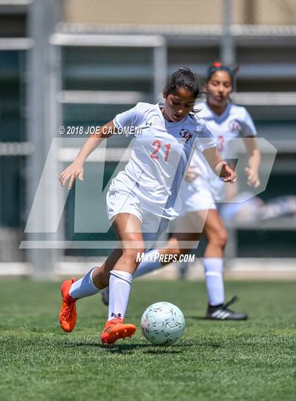 Thumbnail 2 in McAllen vs Lake Travis (Class 6A Region 4 Final) photogallery.