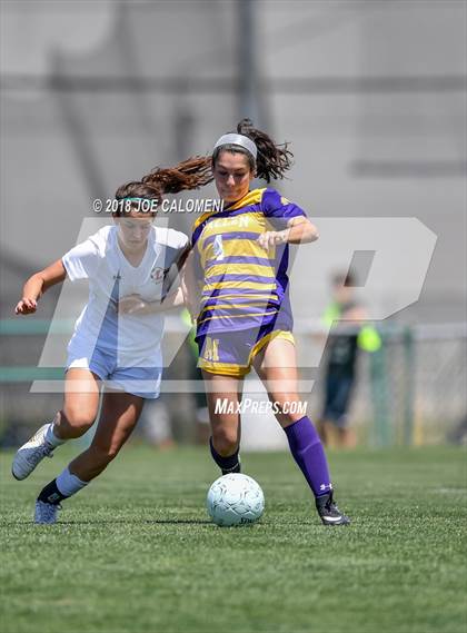Thumbnail 2 in McAllen vs Lake Travis (Class 6A Region 4 Final) photogallery.