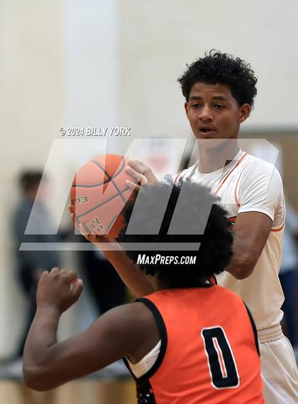 Thumbnail 1 in Grand Saline vs Gilmer photogallery.