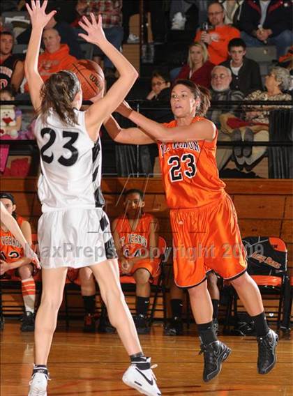 Thumbnail 2 in Mt. Vernon vs. Carbondale photogallery.