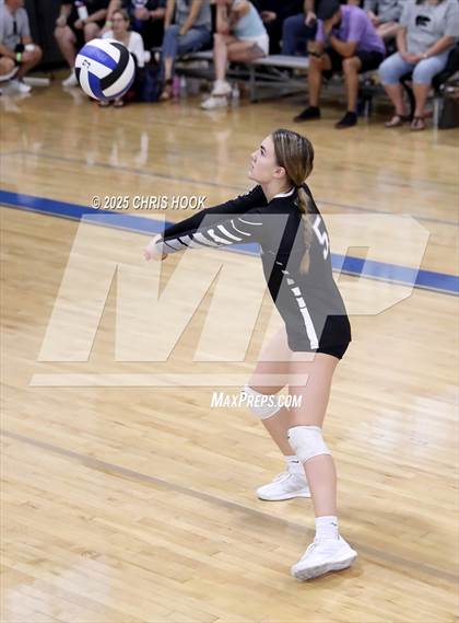 Thumbnail 1 in Mountain View vs. Sahuaro (Lancer Invitational) photogallery.