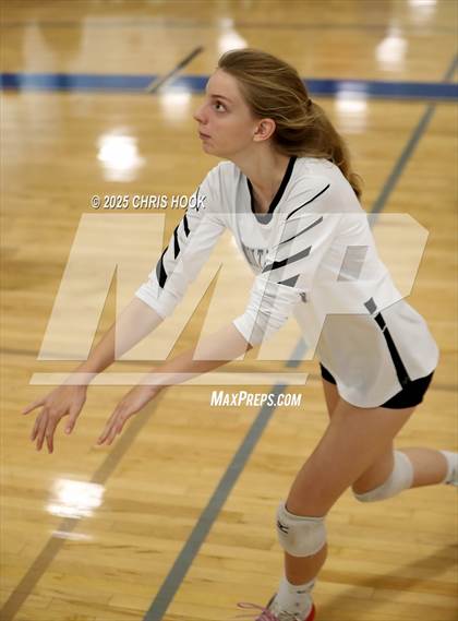 Thumbnail 1 in Mountain View vs. Sahuaro (Lancer Invitational) photogallery.