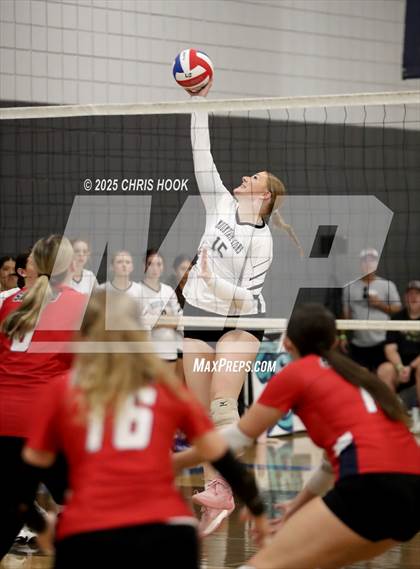Thumbnail 1 in Mountain View vs. Sahuaro (Lancer Invitational) photogallery.