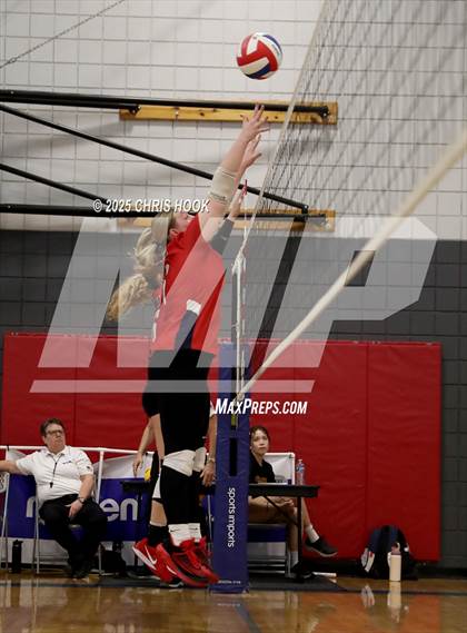 Thumbnail 3 in Mountain View vs. Sahuaro (Lancer Invitational) photogallery.