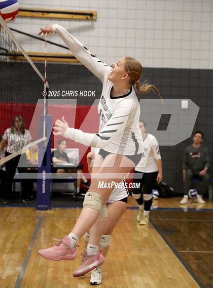 Thumbnail 3 in Mountain View vs. Sahuaro (Lancer Invitational) photogallery.