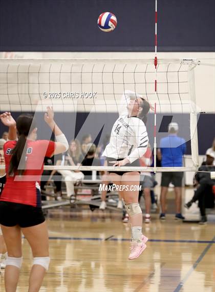 Thumbnail 2 in Mountain View vs. Sahuaro (Lancer Invitational) photogallery.