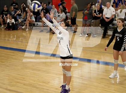 Thumbnail 2 in Mountain View vs. Sahuaro (Lancer Invitational) photogallery.