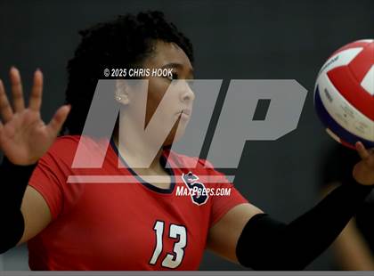 Thumbnail 3 in Mountain View vs. Sahuaro (Lancer Invitational) photogallery.