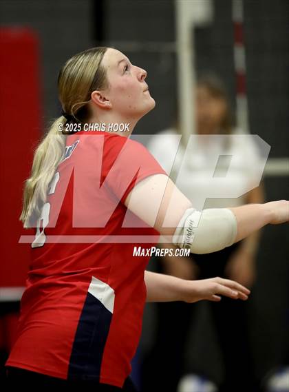 Thumbnail 1 in Mountain View vs. Sahuaro (Lancer Invitational) photogallery.