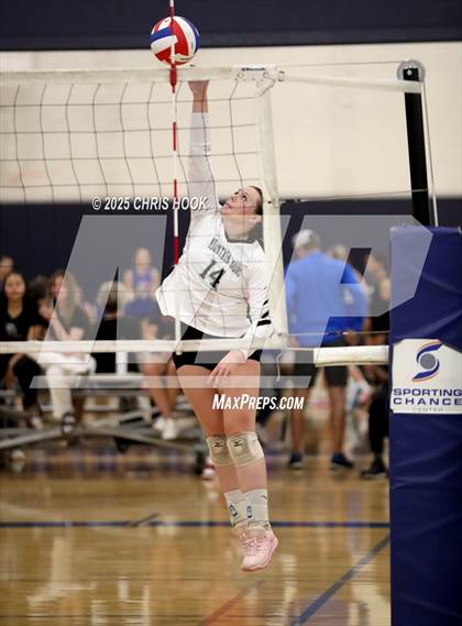 Thumbnail 1 in Mountain View vs. Sahuaro (Lancer Invitational) photogallery.