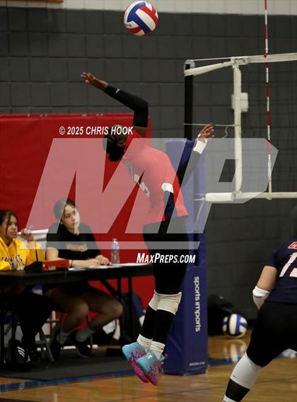 Thumbnail 1 in Mountain View vs. Sahuaro (Lancer Invitational) photogallery.
