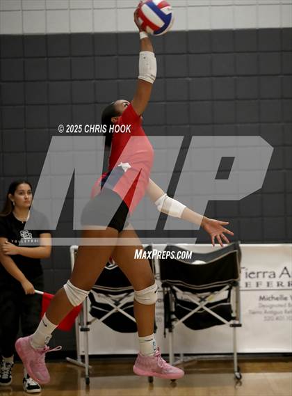 Thumbnail 1 in Mountain View vs. Sahuaro (Lancer Invitational) photogallery.