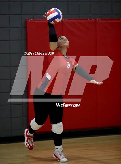 Thumbnail 3 in Mountain View vs. Sahuaro (Lancer Invitational) photogallery.