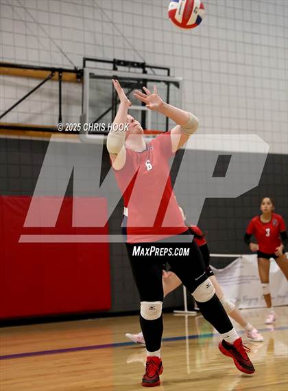Thumbnail 3 in Mountain View vs. Sahuaro (Lancer Invitational) photogallery.