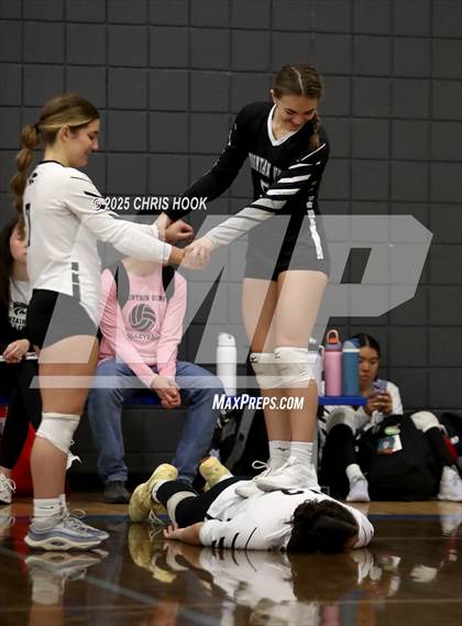 Thumbnail 2 in Mountain View vs. Sahuaro (Lancer Invitational) photogallery.