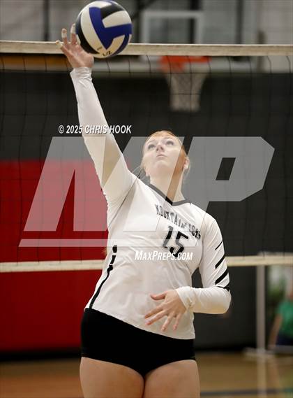 Thumbnail 2 in Mountain View vs. Sahuaro (Lancer Invitational) photogallery.