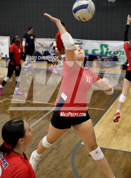 Thumbnail 2 in Mountain View vs. Sahuaro (Lancer Invitational) photogallery.