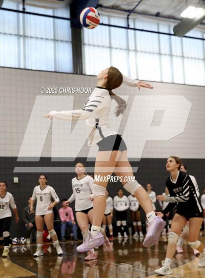 Thumbnail 3 in Mountain View vs. Sahuaro (Lancer Invitational) photogallery.