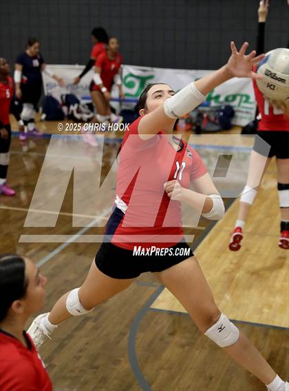 Thumbnail 3 in Mountain View vs. Sahuaro (Lancer Invitational) photogallery.