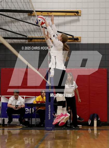Thumbnail 3 in Mountain View vs. Sahuaro (Lancer Invitational) photogallery.