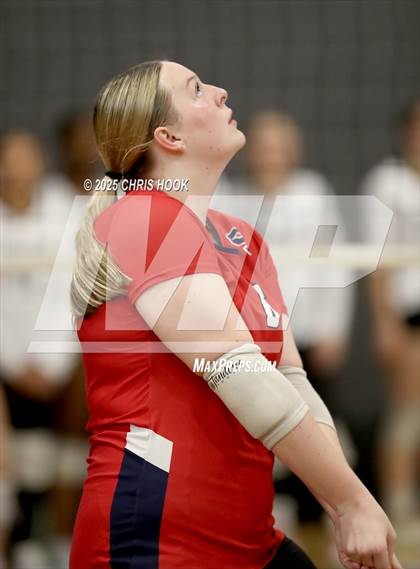 Thumbnail 2 in Mountain View vs. Sahuaro (Lancer Invitational) photogallery.