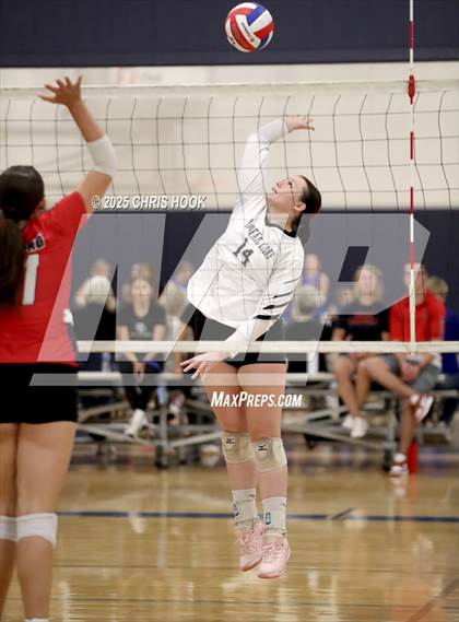 Thumbnail 2 in Mountain View vs. Sahuaro (Lancer Invitational) photogallery.