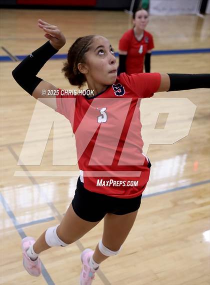 Thumbnail 3 in Mountain View vs. Sahuaro (Lancer Invitational) photogallery.
