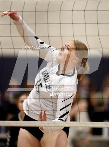 Thumbnail 1 in Mountain View vs. Sahuaro (Lancer Invitational) photogallery.