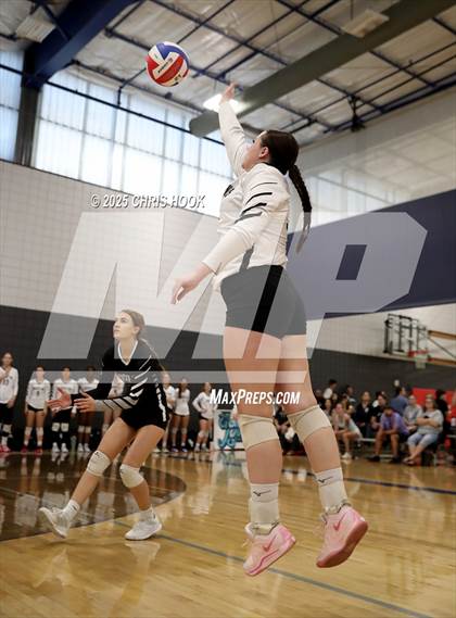 Thumbnail 1 in Mountain View vs. Sahuaro (Lancer Invitational) photogallery.