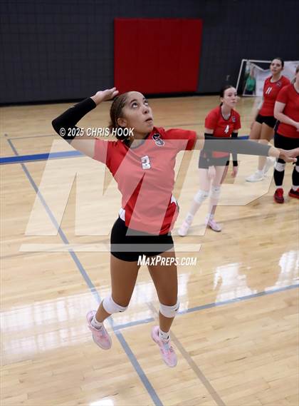 Thumbnail 1 in Mountain View vs. Sahuaro (Lancer Invitational) photogallery.