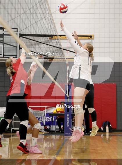 Thumbnail 2 in Mountain View vs. Sahuaro (Lancer Invitational) photogallery.